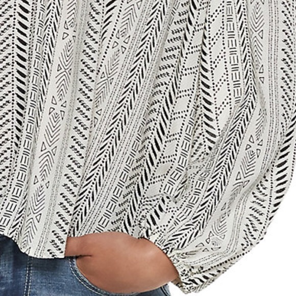 Black and white Off-the-shoulder Floral top S XL - Picture 3 of 7